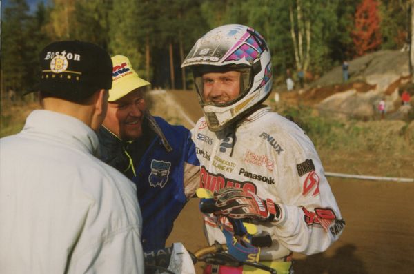 Ruskeasanta SM 250 1992 Petteri Kytölä, velipoika Pasi ja mekatsu Topi Toivonoja